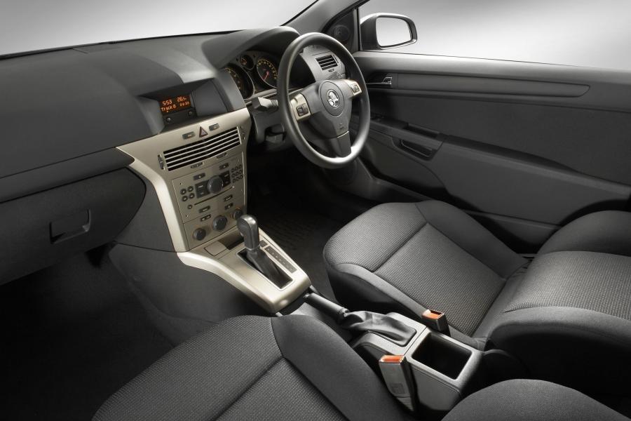  Holden Astra 3-Door Coupe 2007 года  (фото 11 из 32)